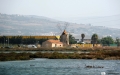 32-Mulino-a-vento-con-pale-integre-sulla-strada-di-acesso