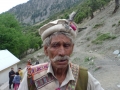 KALASH-CHILAM-JOSHI-FESTIVAL-6-gli-uomini-Kalash-portano-sul-Pacol-il-berretto-di-panno