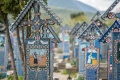 Croce-casalinga-che-batte-tappeti
