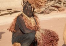 I cacciatori di Korhogo: miliziani o stregoni?