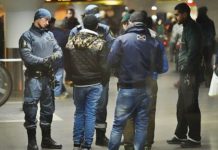 Come previsto: la Svezia espelle, la Turchia imprigiona