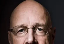 La caduta rovinosa di Schwab, uno dei boss del globalismo