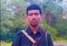 Migliaia di adivasi al funerale del naxalita Madvi Hidma